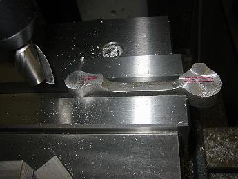 LiftingLink12Nov08 003 Cutting the other side. We are using the end of the vise like a v-block, most of the clamping force is on the left end of the link.