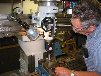 Wheels 030 20-Jul-06 Aligning the mandrel to be perfectly square and parallel to the spindle.  The parallelism of the crank pin holes to the hub shaft hole depends on accuracy here.